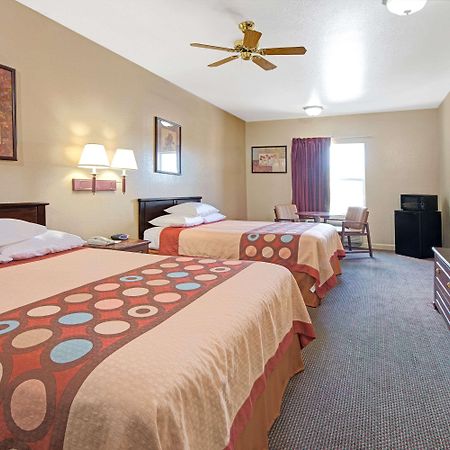 Super 8 By Wyndham St. Louis Airport Hotell Woodson Terrace Eksteriør bilde