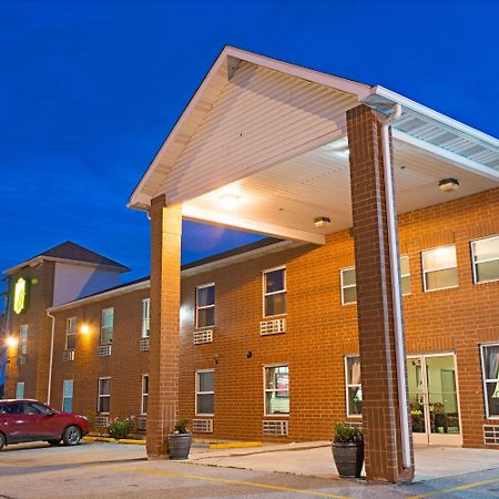 Super 8 By Wyndham St. Louis Airport Hotell Woodson Terrace Eksteriør bilde