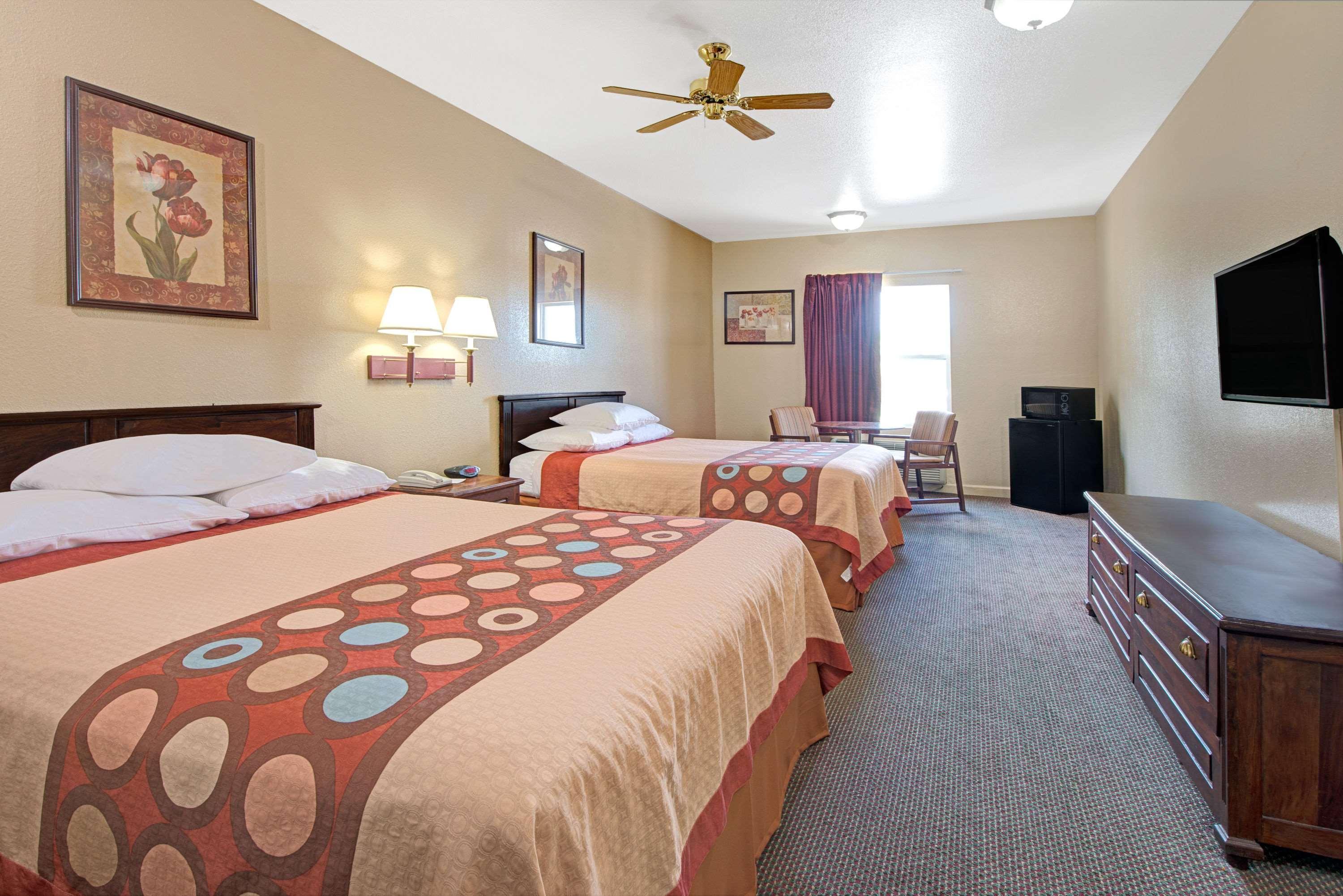 Super 8 By Wyndham St. Louis Airport Hotell Woodson Terrace Eksteriør bilde