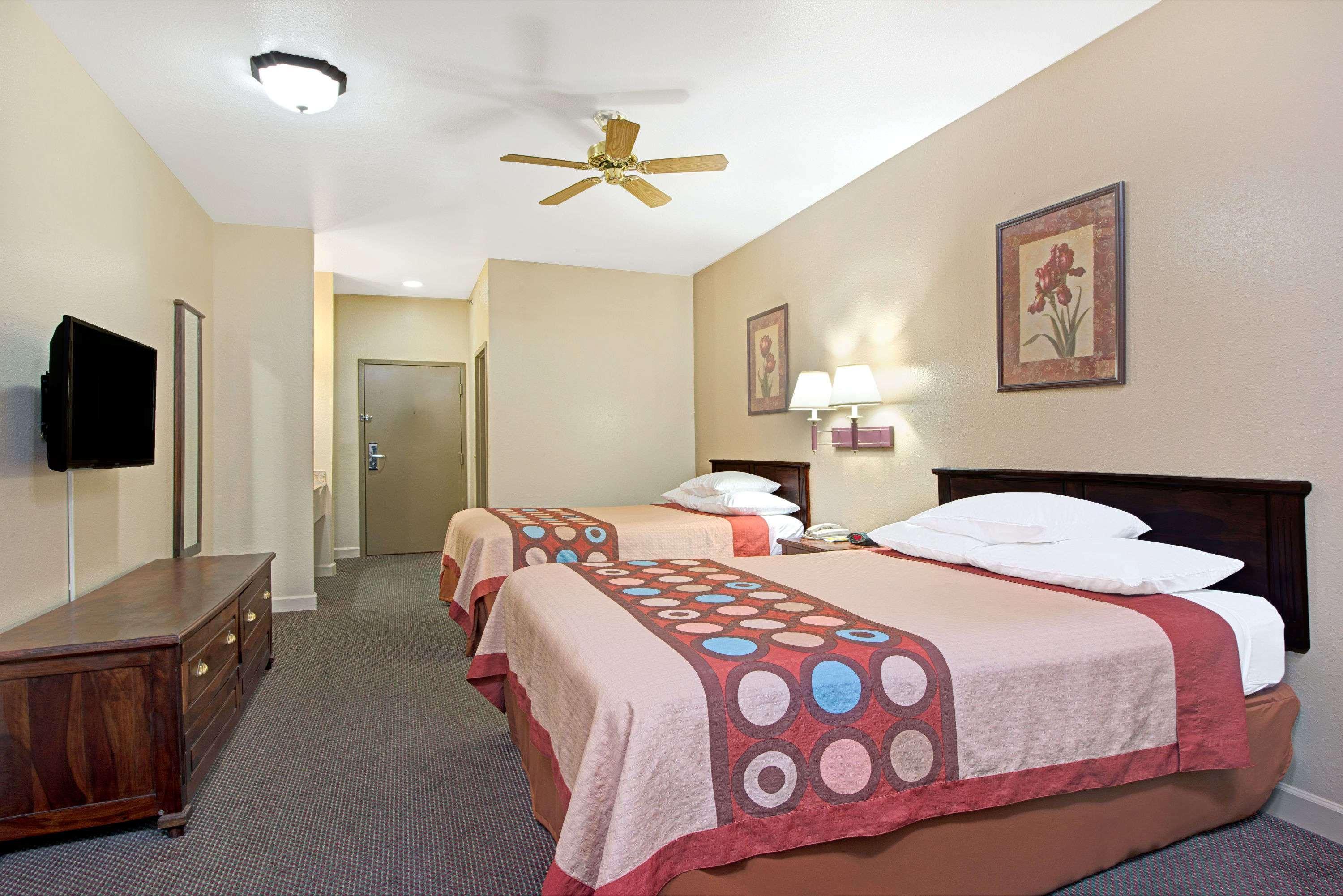 Super 8 By Wyndham St. Louis Airport Hotell Woodson Terrace Eksteriør bilde