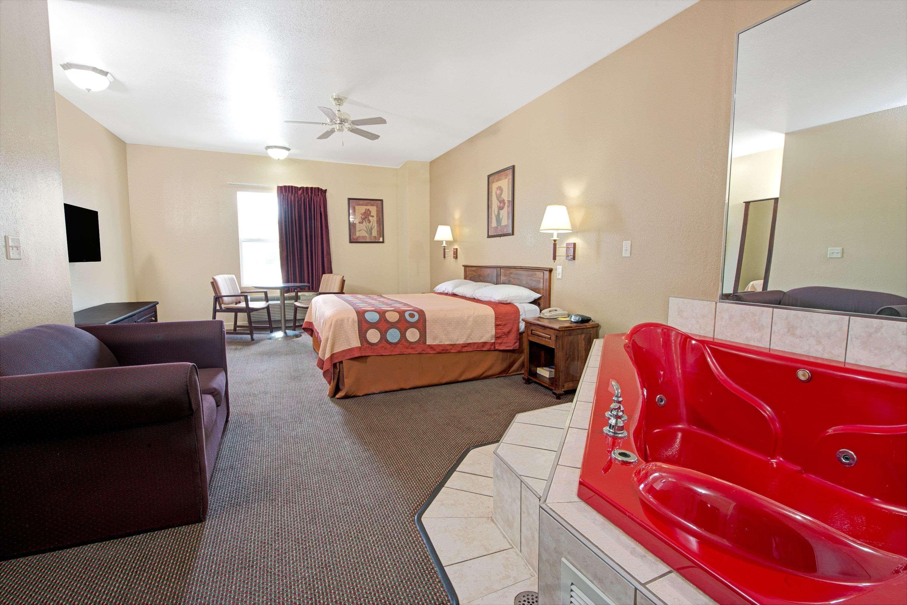Super 8 By Wyndham St. Louis Airport Hotell Woodson Terrace Eksteriør bilde