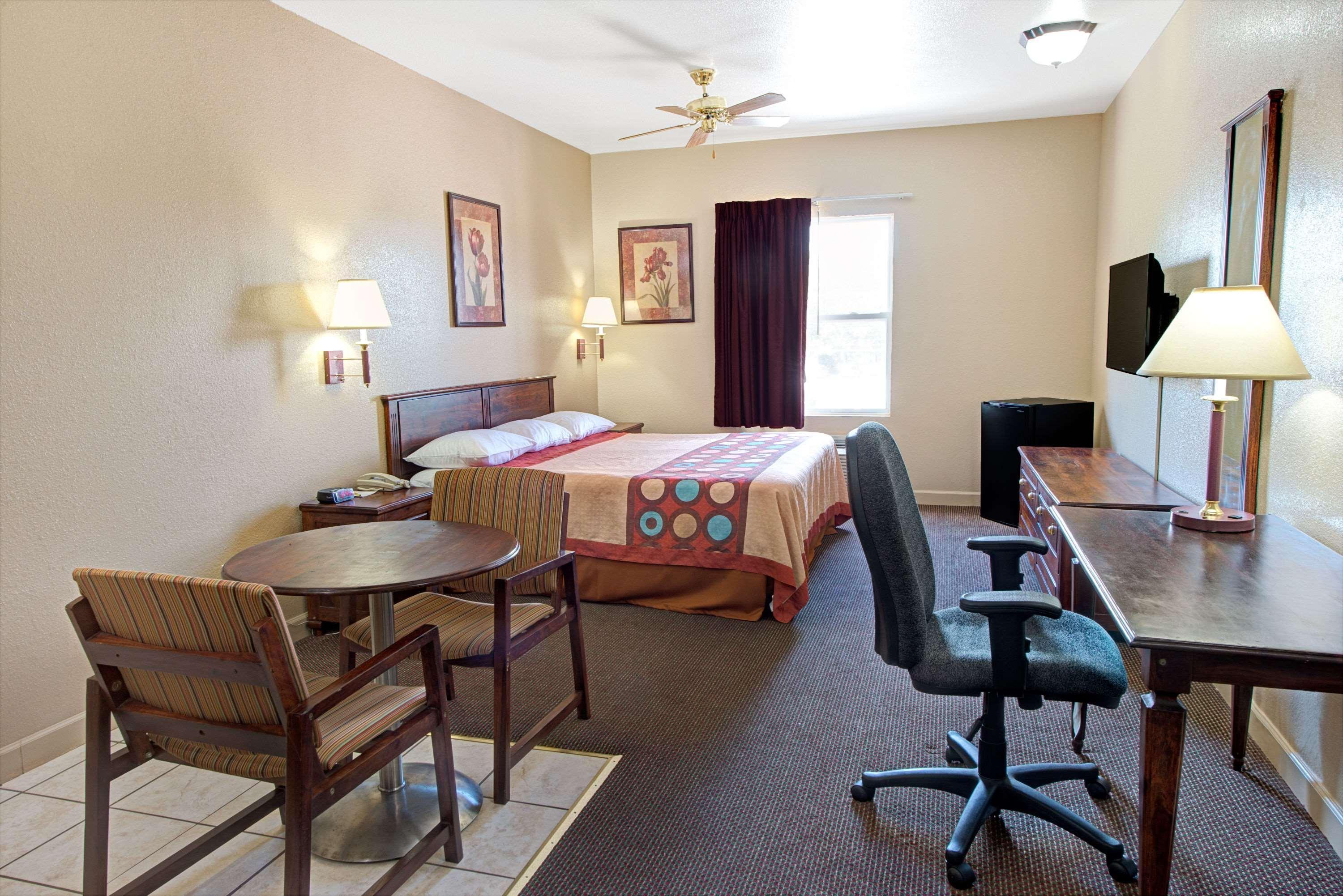 Super 8 By Wyndham St. Louis Airport Hotell Woodson Terrace Eksteriør bilde