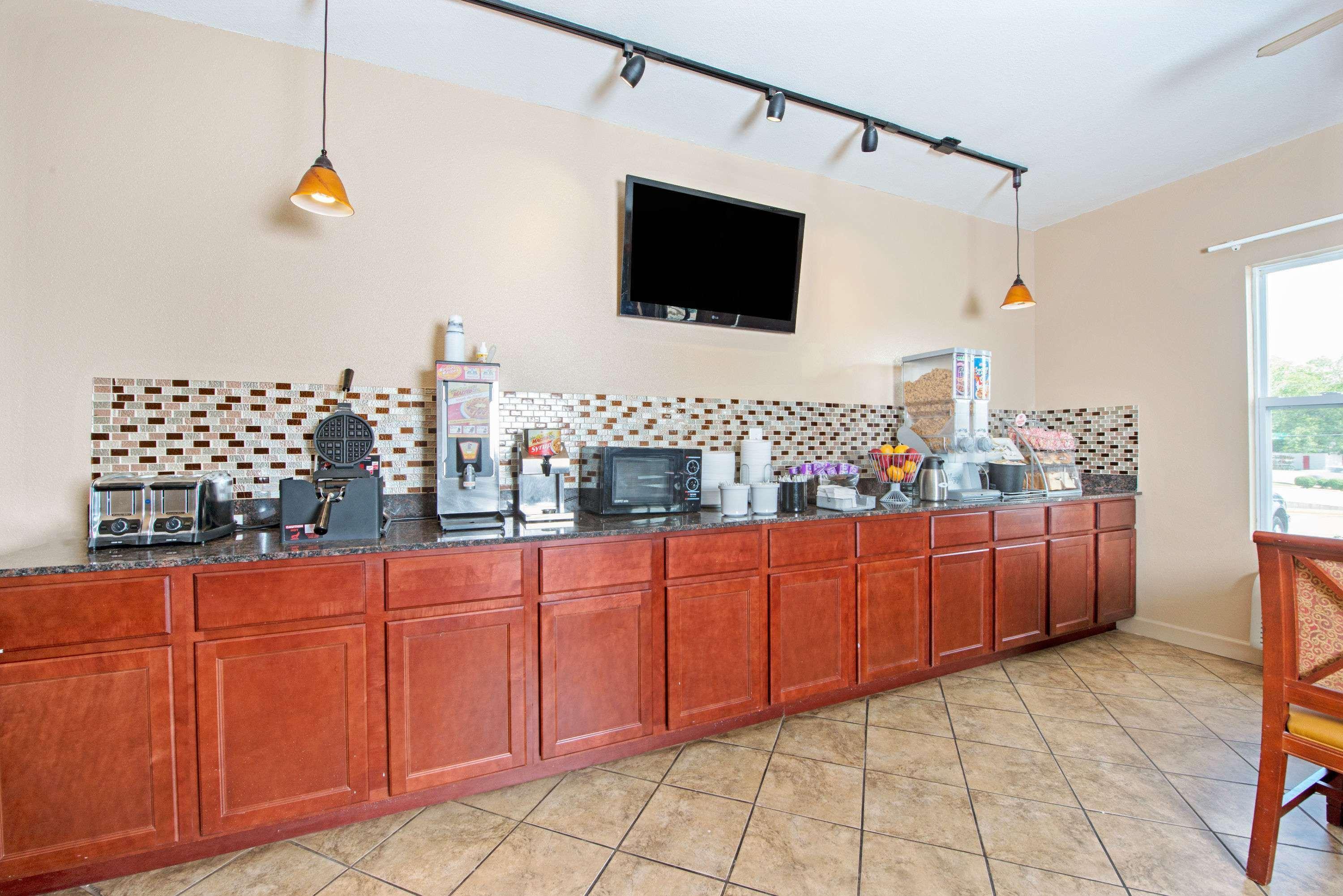 Super 8 By Wyndham St. Louis Airport Hotell Woodson Terrace Eksteriør bilde