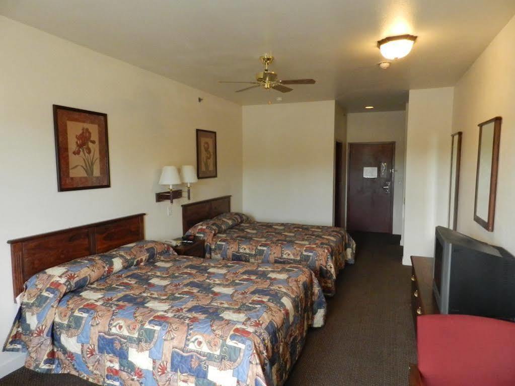 Super 8 By Wyndham St. Louis Airport Hotell Woodson Terrace Eksteriør bilde
