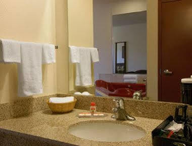Super 8 By Wyndham St. Louis Airport Hotell Woodson Terrace Eksteriør bilde